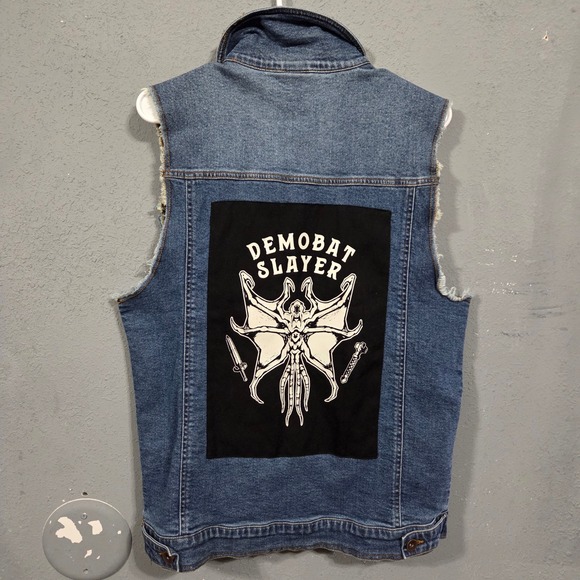 Our Universe Stranger Things Hellfire Club Denim Vest Men's M Demobat Slayer - Picture 6 of 10